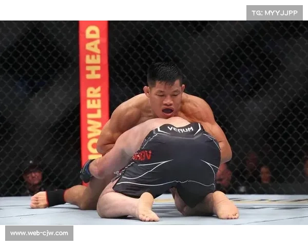 李景亮亮相上海站观众席 退役名将亲临赛事担任解说嘉宾 李景亮亮相上海站观众席 退役名将亲临赛事担任解说嘉宾